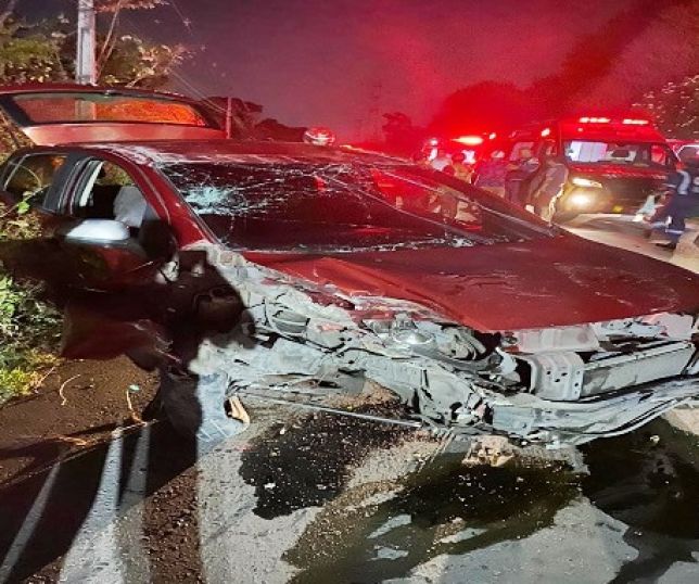 Not Cias Imagens Fortes Carro Em Alta Velocidade Capota E Casal Fica