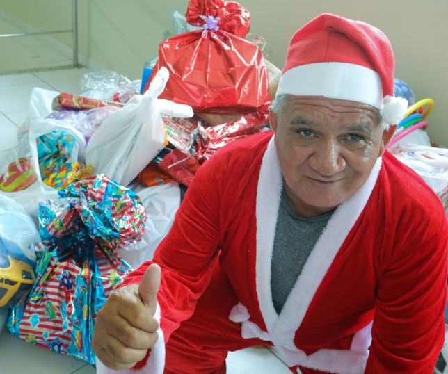 Not Cias Servidor Da Prefeitura De Manaus Arrecada Brinquedos Para